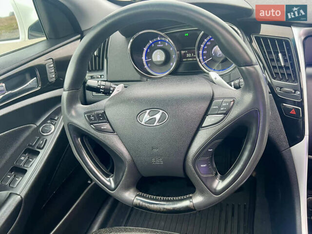 Білий Хендай Соната, об'ємом двигуна 2.4 л та пробігом 275 тис. км за 7600 $, фото 20 на Automoto.ua