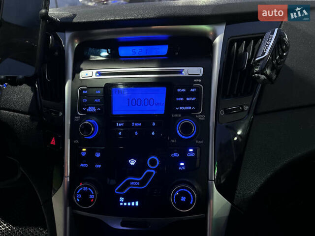 Белый Хендай Соната, объемом двигателя 2.36 л и пробегом 349 тыс. км за 7400 $, фото 11 на Automoto.ua