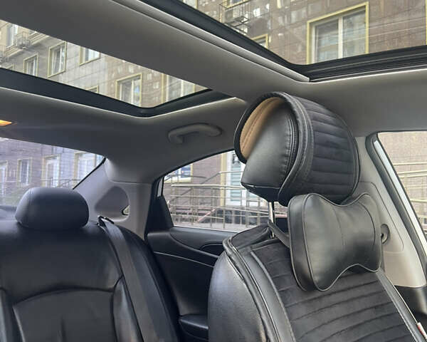 Білий Хендай Соната, об'ємом двигуна 2.36 л та пробігом 210 тис. км за 9300 $, фото 10 на Automoto.ua