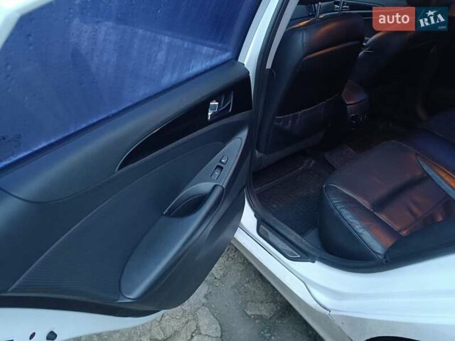 Білий Хендай Соната, об'ємом двигуна 2.36 л та пробігом 218 тис. км за 6700 $, фото 8 на Automoto.ua