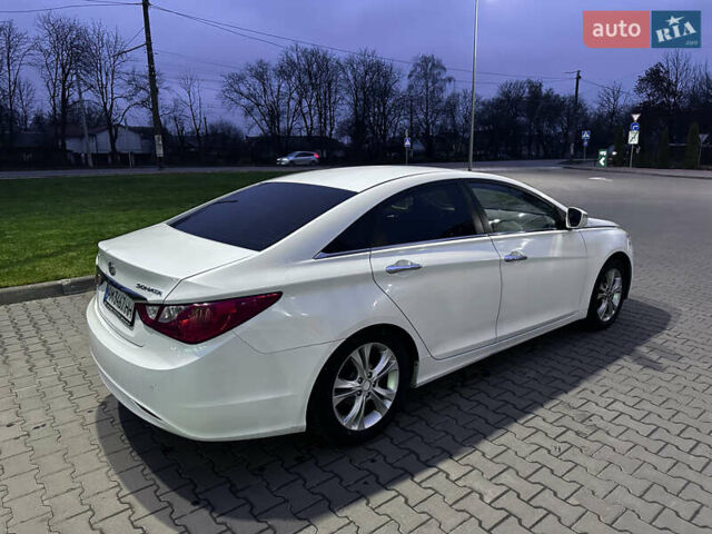 Белый Хендай Соната, объемом двигателя 2.36 л и пробегом 349 тыс. км за 7400 $, фото 17 на Automoto.ua