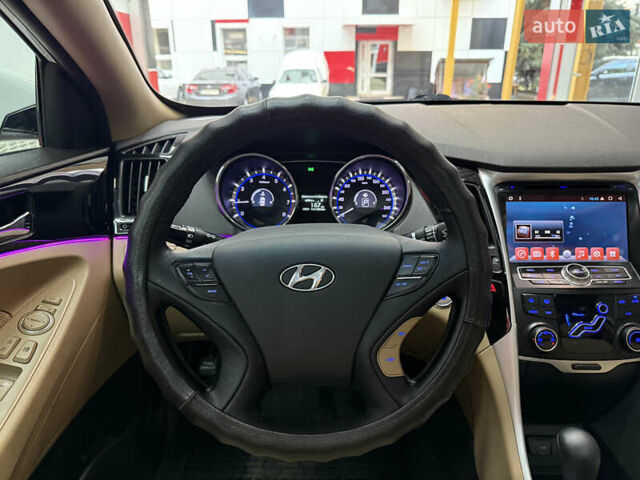 Белый Хендай Соната, объемом двигателя 2.4 л и пробегом 140 тыс. км за 9500 $, фото 18 на Automoto.ua