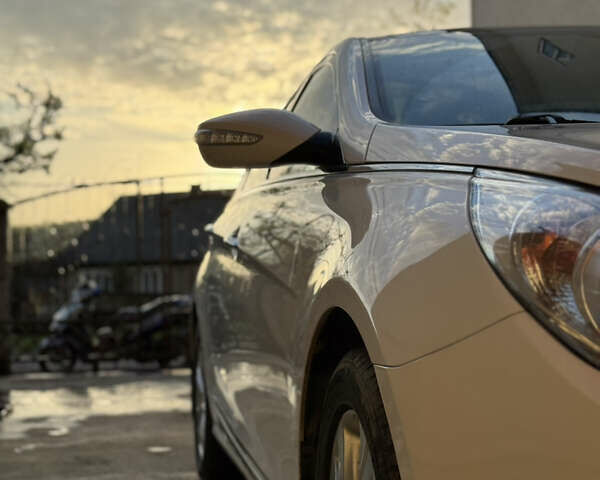Білий Хендай Соната, об'ємом двигуна 2 л та пробігом 120 тис. км за 9700 $, фото 4 на Automoto.ua