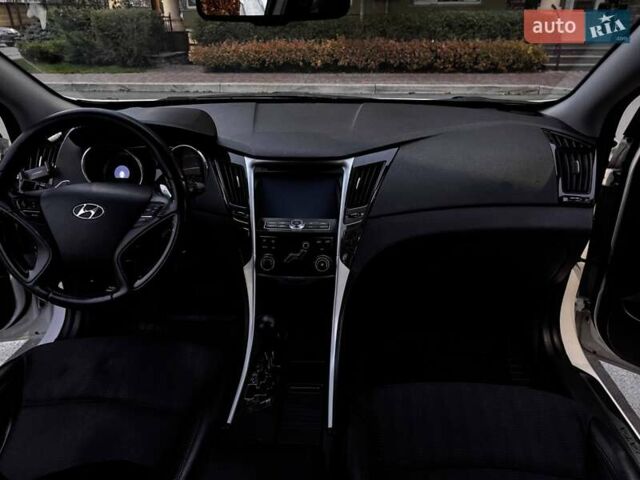 Белый Хендай Соната, объемом двигателя 2.4 л и пробегом 224 тыс. км за 9900 $, фото 9 на Automoto.ua