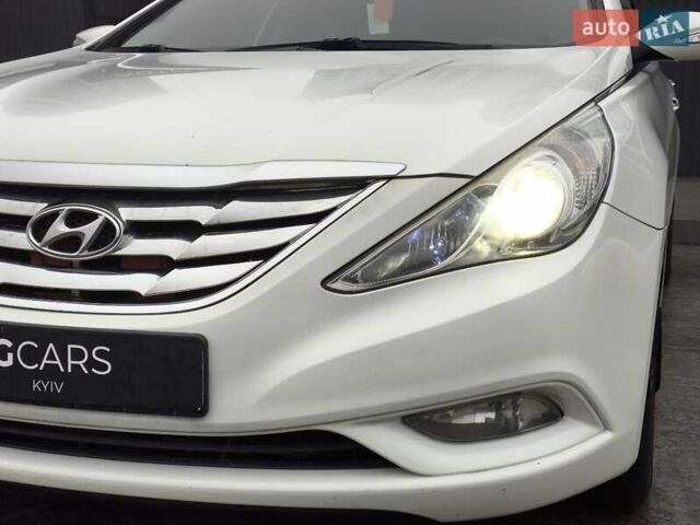 Белый Хендай Соната, объемом двигателя 2.4 л и пробегом 163 тыс. км за 9999 $, фото 7 на Automoto.ua