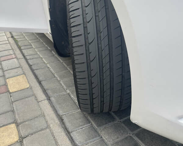 Білий Хендай Соната, об'ємом двигуна 2.36 л та пробігом 210 тис. км за 9300 $, фото 26 на Automoto.ua