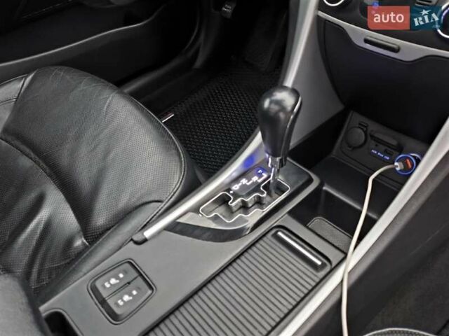 Белый Хендай Соната, объемом двигателя 2.4 л и пробегом 163 тыс. км за 9999 $, фото 19 на Automoto.ua