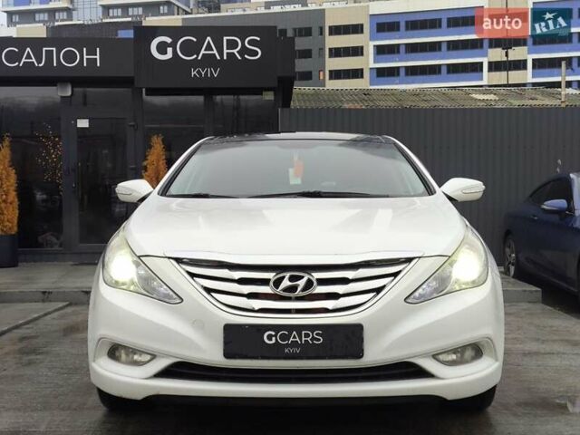 Белый Хендай Соната, объемом двигателя 2.4 л и пробегом 163 тыс. км за 9999 $, фото 1 на Automoto.ua