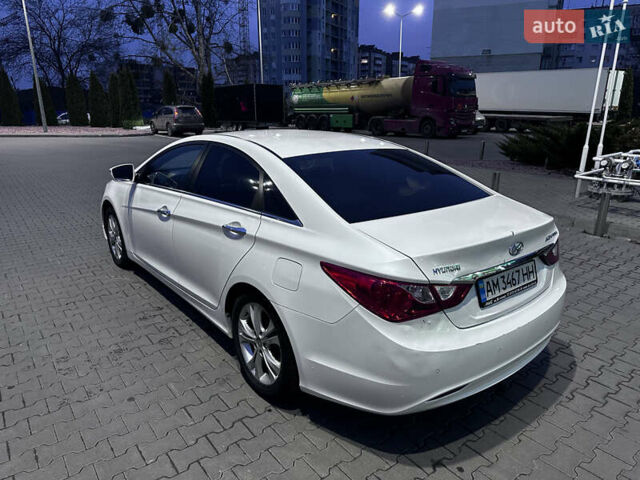 Белый Хендай Соната, объемом двигателя 2.36 л и пробегом 349 тыс. км за 7400 $, фото 16 на Automoto.ua