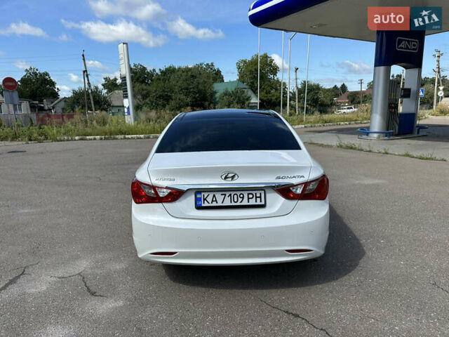 Белый Хендай Соната, объемом двигателя 2.36 л и пробегом 263 тыс. км за 8999 $, фото 4 на Automoto.ua