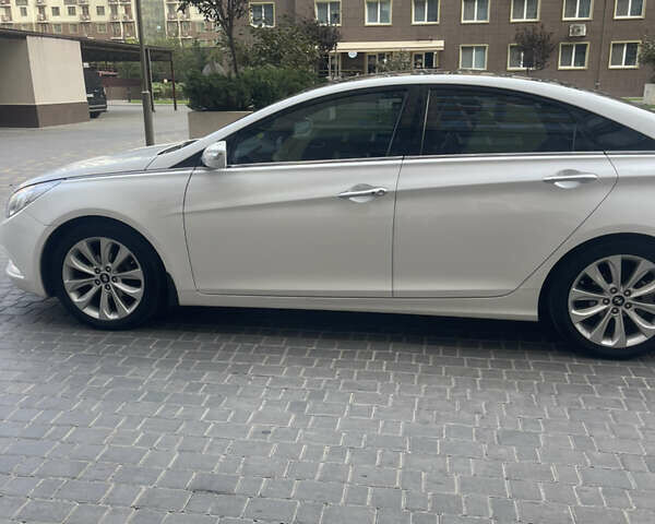 Білий Хендай Соната, об'ємом двигуна 2.36 л та пробігом 210 тис. км за 9300 $, фото 20 на Automoto.ua
