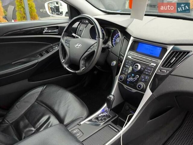 Белый Хендай Соната, объемом двигателя 2.4 л и пробегом 163 тыс. км за 9999 $, фото 18 на Automoto.ua