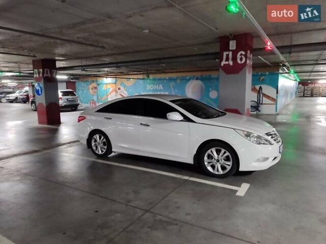 Білий Хендай Соната, об'ємом двигуна 2.4 л та пробігом 148 тис. км за 9500 $, фото 4 на Automoto.ua