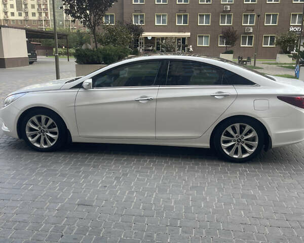 Білий Хендай Соната, об'ємом двигуна 2.36 л та пробігом 210 тис. км за 9300 $, фото 5 на Automoto.ua