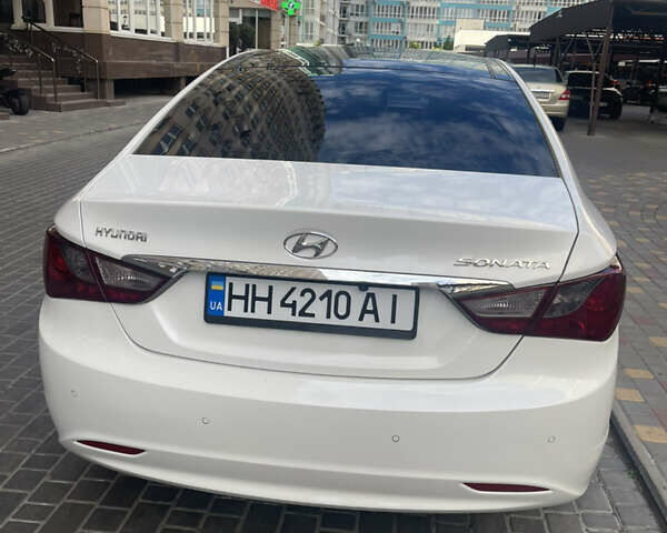 Білий Хендай Соната, об'ємом двигуна 2.36 л та пробігом 210 тис. км за 9300 $, фото 4 на Automoto.ua