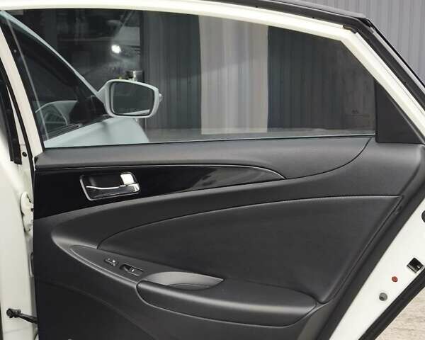 Белый Хендай Соната, объемом двигателя 2.4 л и пробегом 163 тыс. км за 9999 $, фото 34 на Automoto.ua