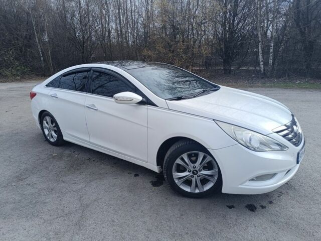 Білий Хендай Соната, об'ємом двигуна 2.36 л та пробігом 205 тис. км за 8800 $, фото 5 на Automoto.ua