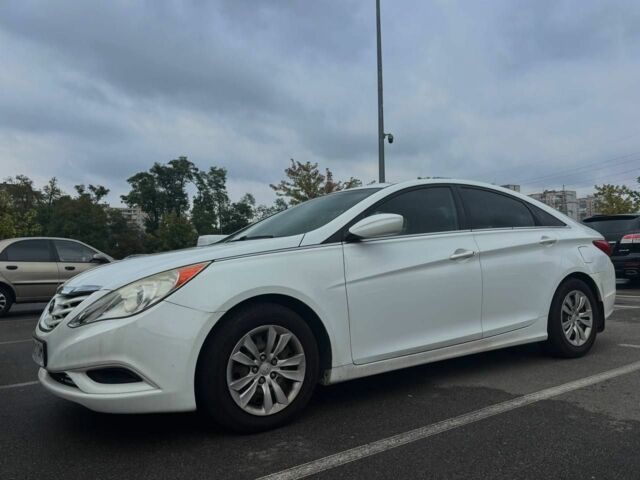 Белый Хендай Соната, объемом двигателя 2.4 л и пробегом 115 тыс. км за 7000 $, фото 1 на Automoto.ua