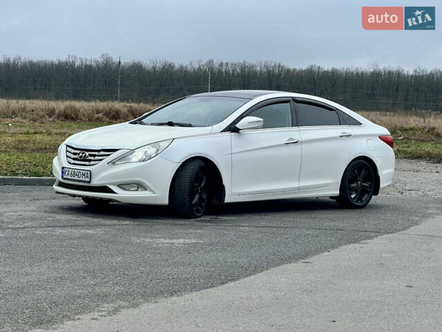 Білий Хендай Соната, об'ємом двигуна 2.4 л та пробігом 275 тис. км за 7600 $, фото 3 на Automoto.ua