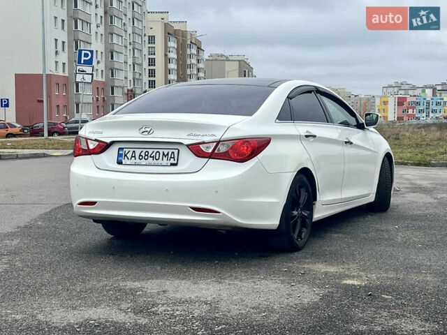 Білий Хендай Соната, об'ємом двигуна 2.4 л та пробігом 275 тис. км за 7600 $, фото 7 на Automoto.ua