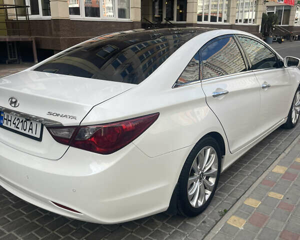 Білий Хендай Соната, об'ємом двигуна 2.36 л та пробігом 210 тис. км за 9300 $, фото 3 на Automoto.ua