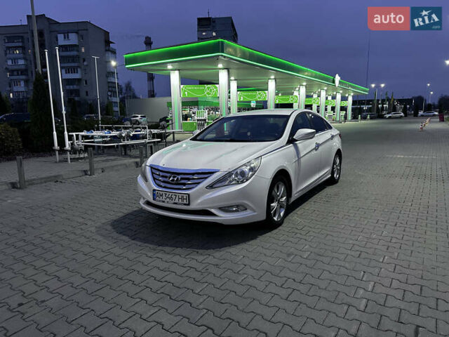 Белый Хендай Соната, объемом двигателя 2.36 л и пробегом 349 тыс. км за 7400 $, фото 19 на Automoto.ua