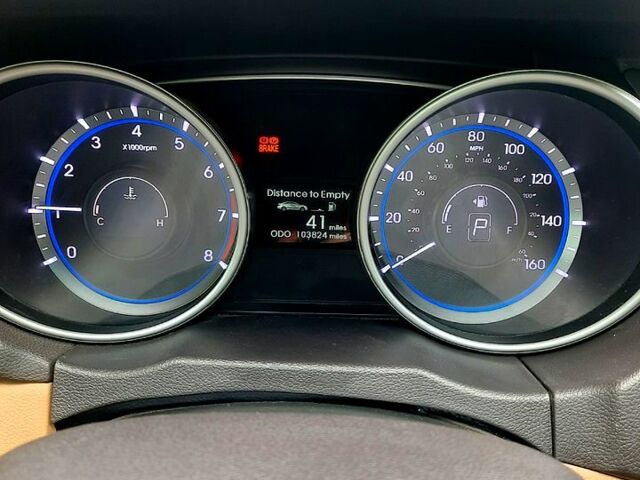 Белый Хендай Соната, объемом двигателя 2.4 л и пробегом 160 тыс. км за 8000 $, фото 5 на Automoto.ua