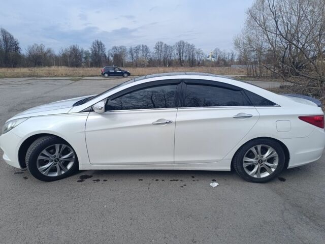 Білий Хендай Соната, об'ємом двигуна 2.36 л та пробігом 205 тис. км за 8800 $, фото 2 на Automoto.ua