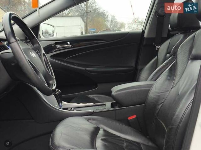 Белый Хендай Соната, объемом двигателя 2.4 л и пробегом 163 тыс. км за 9999 $, фото 25 на Automoto.ua