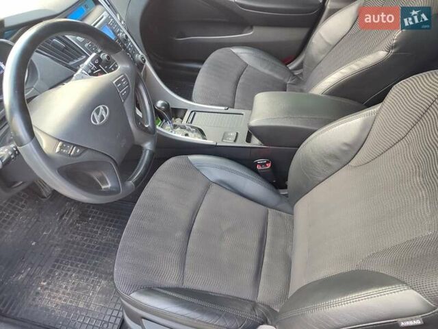 Білий Хендай Соната, об'ємом двигуна 2.4 л та пробігом 148 тис. км за 9500 $, фото 2 на Automoto.ua