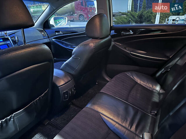 Белый Хендай Соната, объемом двигателя 2.36 л и пробегом 349 тыс. км за 7400 $, фото 12 на Automoto.ua