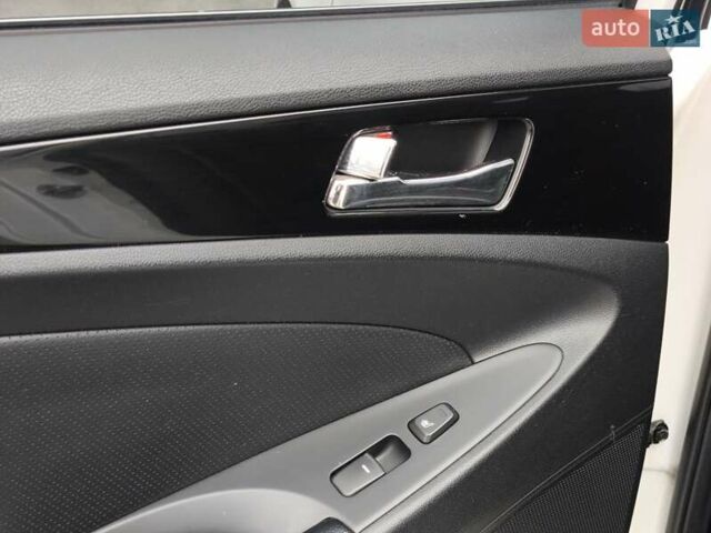 Белый Хендай Соната, объемом двигателя 2.4 л и пробегом 163 тыс. км за 9999 $, фото 27 на Automoto.ua