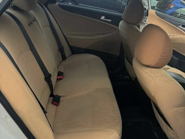 Белый Хендай Соната, объемом двигателя 2.4 л и пробегом 115 тыс. км за 7000 $, фото 6 на Automoto.ua