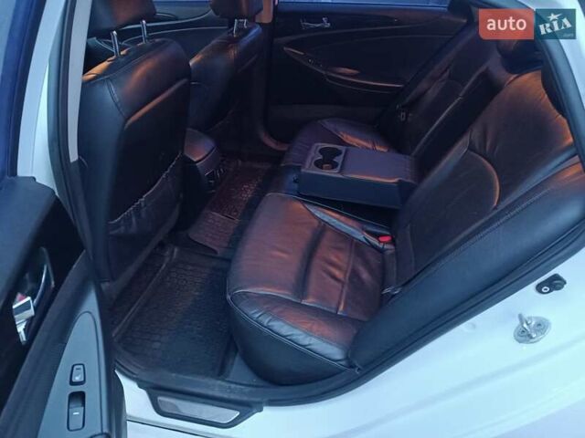 Білий Хендай Соната, об'ємом двигуна 2.36 л та пробігом 218 тис. км за 6700 $, фото 11 на Automoto.ua