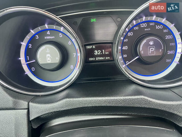 Білий Хендай Соната, об'ємом двигуна 2.4 л та пробігом 275 тис. км за 7600 $, фото 19 на Automoto.ua