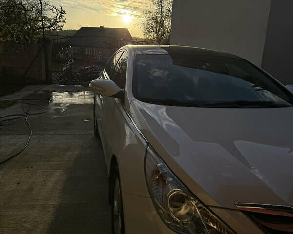 Білий Хендай Соната, об'ємом двигуна 2 л та пробігом 120 тис. км за 9700 $, фото 5 на Automoto.ua