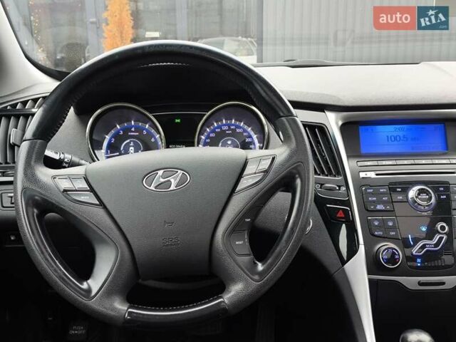 Белый Хендай Соната, объемом двигателя 2.4 л и пробегом 163 тыс. км за 9999 $, фото 29 на Automoto.ua