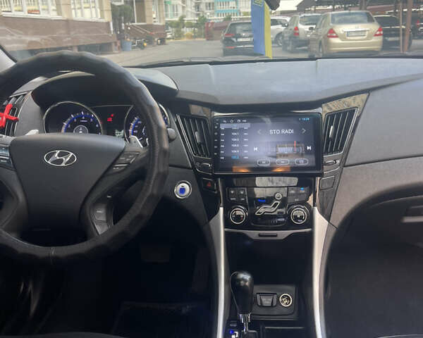 Білий Хендай Соната, об'ємом двигуна 2.36 л та пробігом 210 тис. км за 9300 $, фото 23 на Automoto.ua