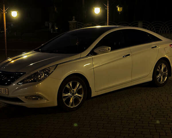 Білий Хендай Соната, об'ємом двигуна 2 л та пробігом 120 тис. км за 9700 $, фото 2 на Automoto.ua