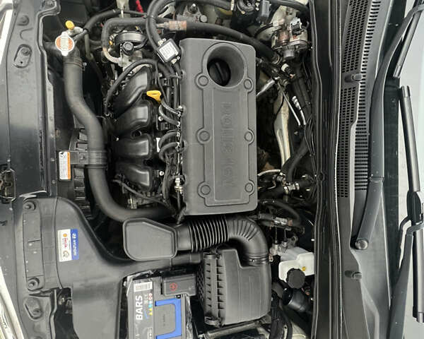 Білий Хендай Соната, об'ємом двигуна 2.4 л та пробігом 275 тис. км за 7600 $, фото 21 на Automoto.ua