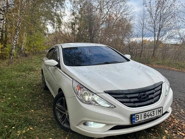 Білий Хендай Соната, об'ємом двигуна 2 л та пробігом 385 тис. км за 8750 $, фото 1 на Automoto.ua