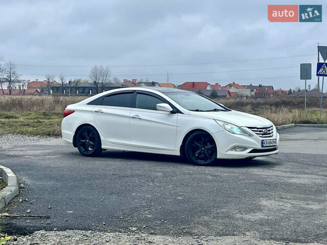 Білий Хендай Соната, об'ємом двигуна 2.4 л та пробігом 275 тис. км за 7600 $, фото 1 на Automoto.ua