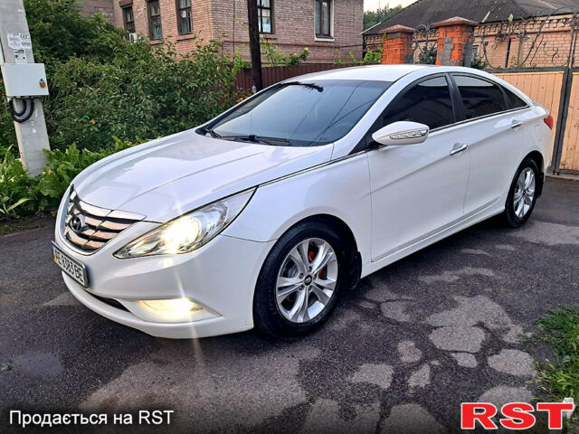 Білий Хендай Соната, об'ємом двигуна 2 л та пробігом 152 тис. км за 9300 $, фото 2 на Automoto.ua