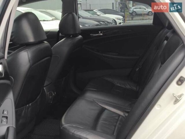 Белый Хендай Соната, объемом двигателя 2.4 л и пробегом 163 тыс. км за 9999 $, фото 33 на Automoto.ua