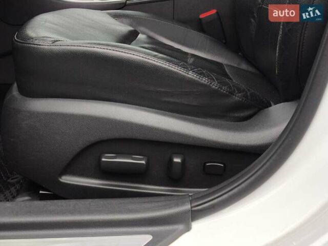 Белый Хендай Соната, объемом двигателя 2.4 л и пробегом 163 тыс. км за 9999 $, фото 13 на Automoto.ua