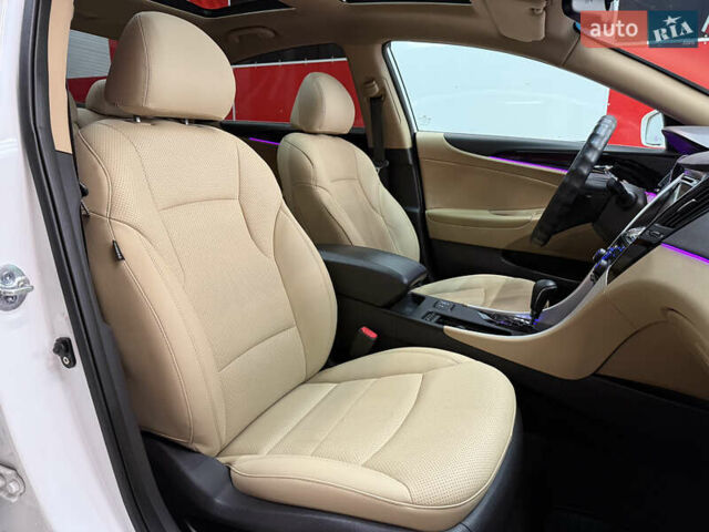 Белый Хендай Соната, объемом двигателя 2.4 л и пробегом 140 тыс. км за 9500 $, фото 11 на Automoto.ua