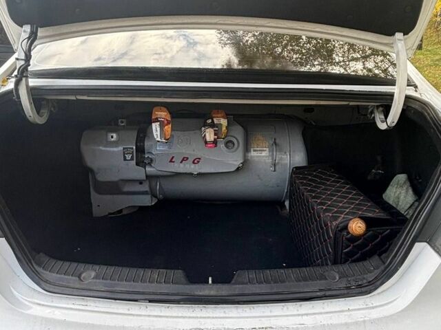 Білий Хендай Соната, об'ємом двигуна 2 л та пробігом 385 тис. км за 8750 $, фото 8 на Automoto.ua