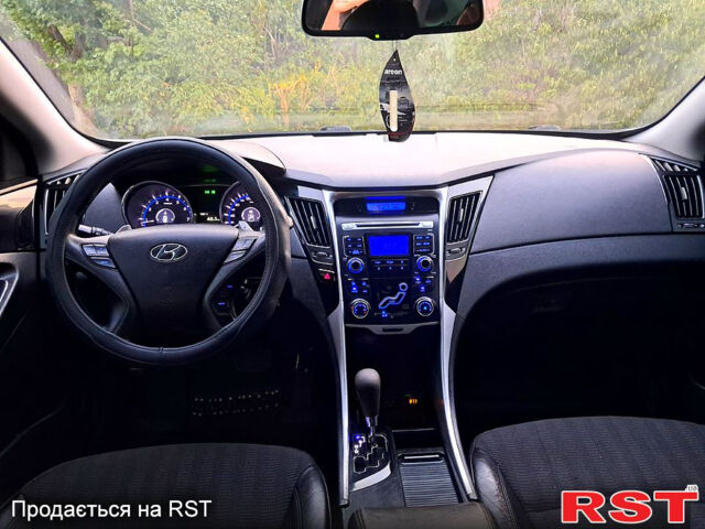 Білий Хендай Соната, об'ємом двигуна 2 л та пробігом 152 тис. км за 9300 $, фото 12 на Automoto.ua