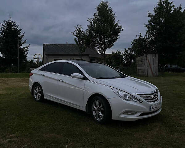 Білий Хендай Соната, об'ємом двигуна 2 л та пробігом 120 тис. км за 9700 $, фото 3 на Automoto.ua