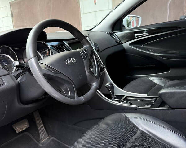 Белый Хендай Соната, объемом двигателя 2.4 л и пробегом 224 тыс. км за 9300 $, фото 12 на Automoto.ua